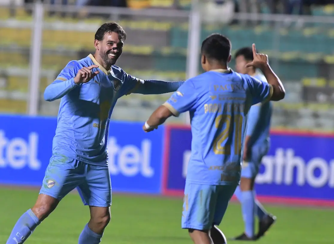 Bolívar liquida 3-0 a FCU y sigue firme en la lucha por el título