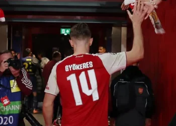 Gyökeres sufre lesión muscular y no viaja con Arsenal a Praga
