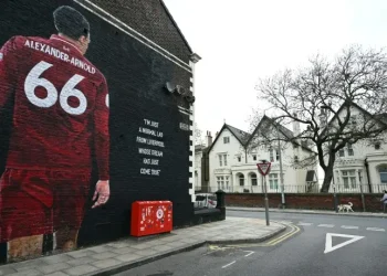 El mural de Trent vandalizado antes de su regreso a Anfield
