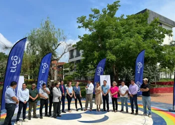 Tigo amplía la conectividad gratuita en la UAGRM con nuevo centro de Wi-Fi