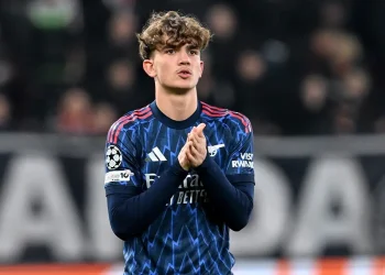 Dowman (Arsenal) se convierte en jugador más joven de la Champions