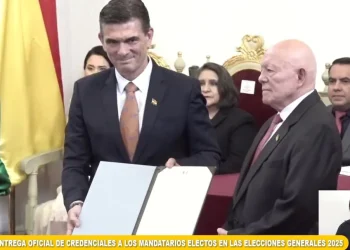 Paz y Lara reciben sus credenciales como presidente y vicepresidente electos de Bolivia