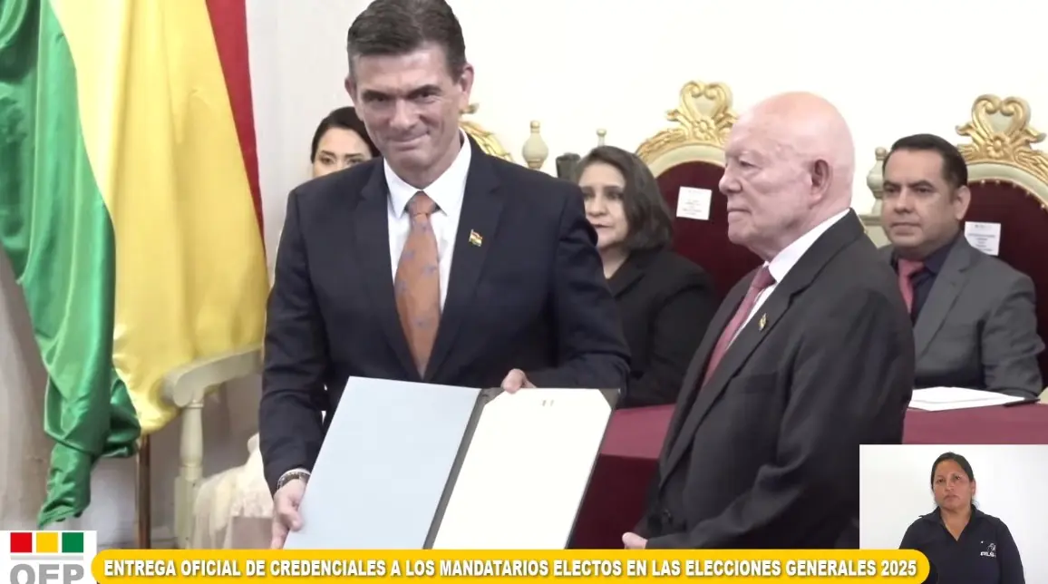 Paz y Lara reciben sus credenciales como presidente y vicepresidente electos de Bolivia