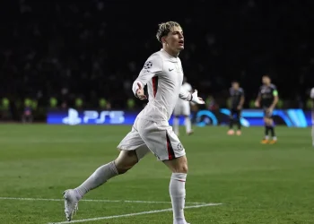 Estevão y Garnacho evitan derrota del Chelsea contra Qarabağ (2-2)