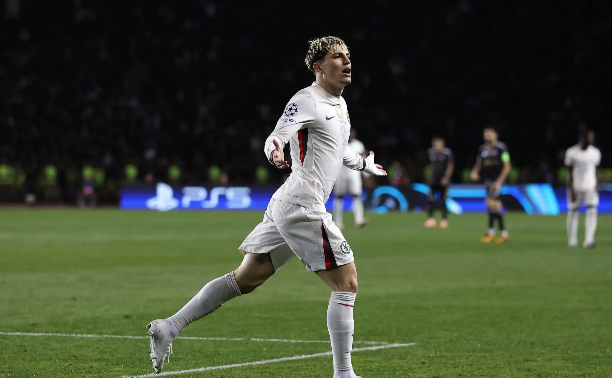 Estevão y Garnacho evitan derrota del Chelsea contra Qarabağ (2-2)