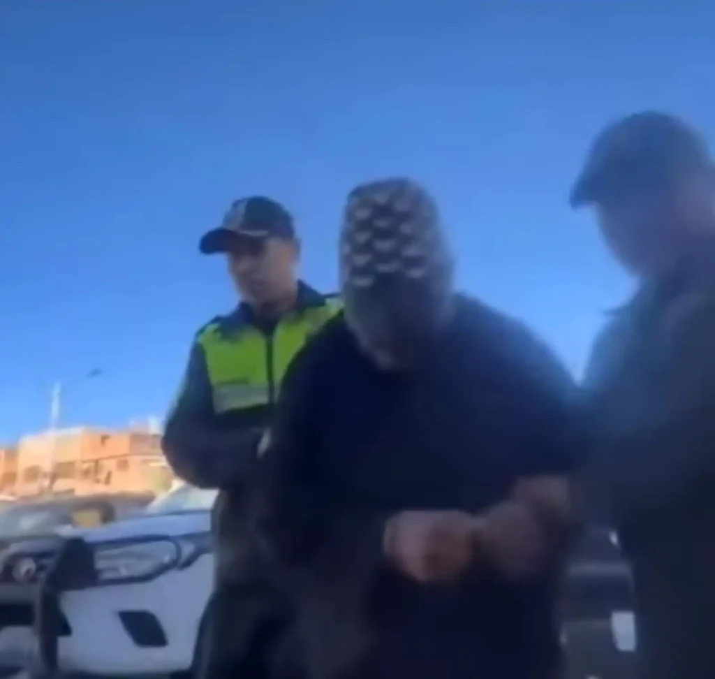 El feminicida fue encontrado oculto en una alcantarilla/RRSS