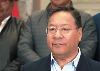 En su último día como presidente, Arce pide disculpas por sus errores