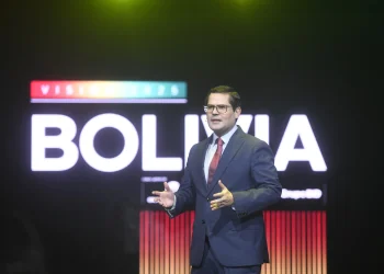 El crudo cotiza debajo los $us 65 con tendencia descendente