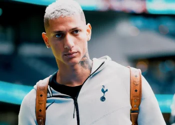 Richarlison salva al Tottenham y Juan Santos brilla en Turquía