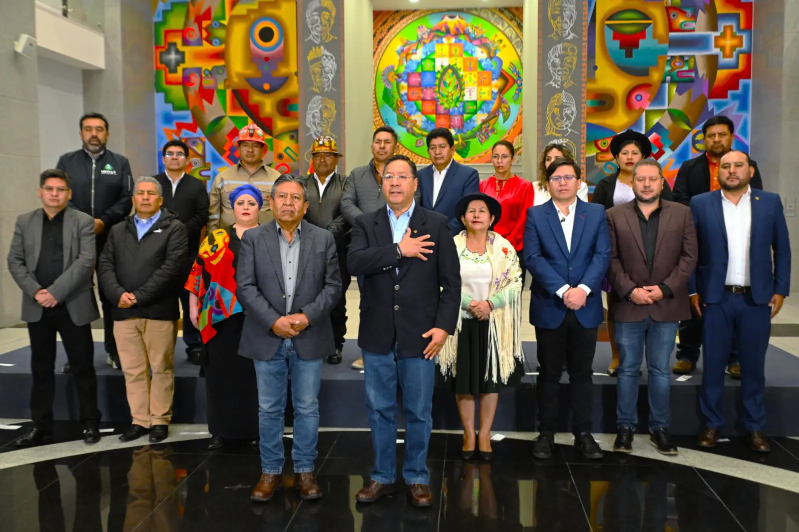 Gobierno denuncia ‘focos rojos en todos los ministerios’