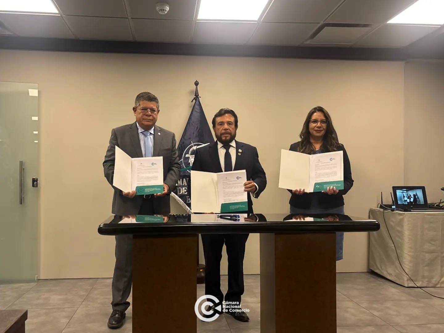 Bolivia y El Salvador crean cámara binacional para impulsar comercio