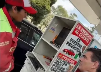 Paz inspecciona surtidor y confirma normalidad en venta de gasolina