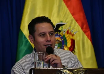 Lara desahucia a Russo y anuncia cambio de mando en la Policía