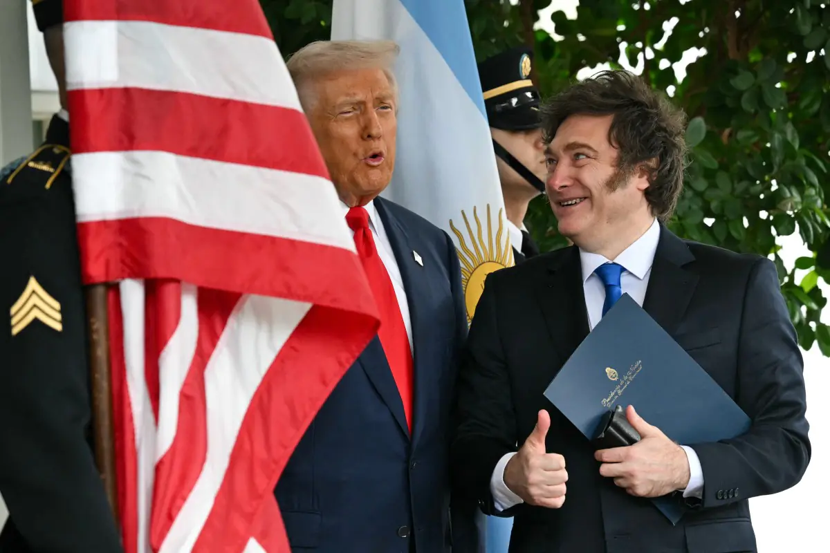 Milei imita algunas determinaciones de Trump/AFP