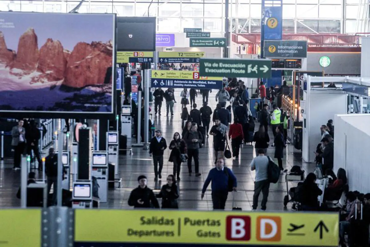 Suspenden casi 200 vuelos en Chile por huelga de pilotos