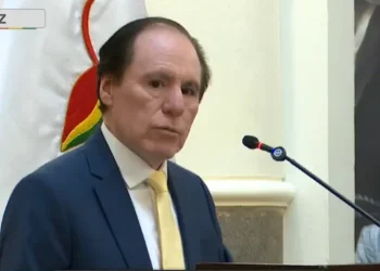 Paz Pereira posesiona a David Espinoza como nuevo presidente del BCB