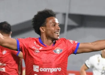 Ballivián exige 64.684 dólares a Wilstermann