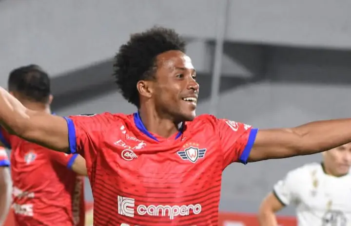 Ballivián exige 64.684 dólares a Wilstermann
