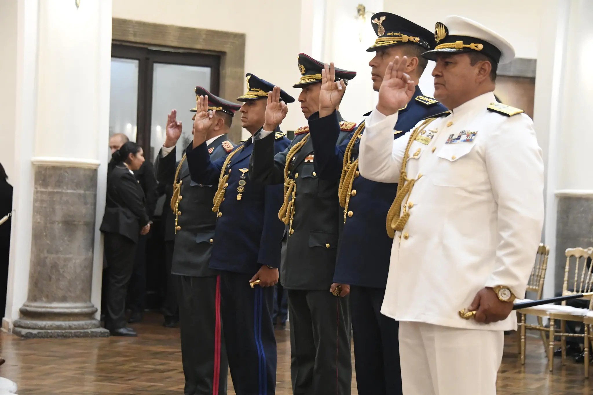 Presidente Paz toma juramento al nuevo Alto Mando Militar