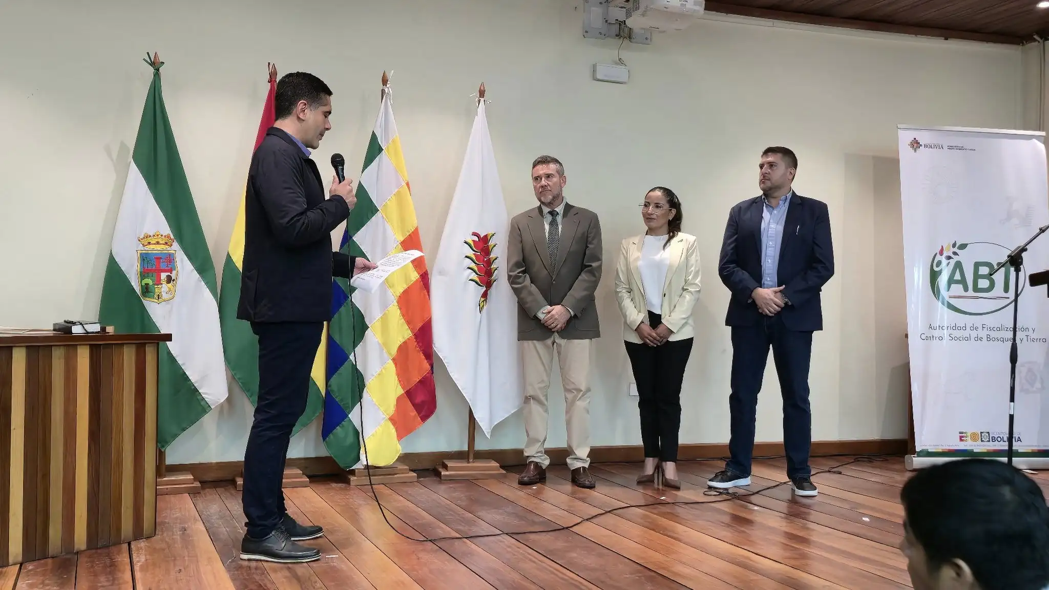 Justiniano posesiona nuevas autoridades en la cartera de Medio Ambiente