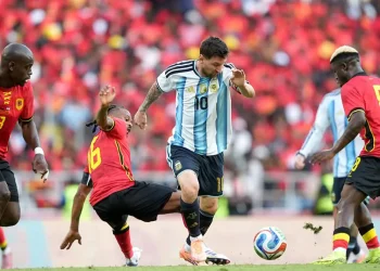Argentina se impone a Angola con goles de Messi y Lautaro Martínez