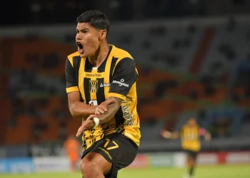 The Strongest remonta, vence 1-2 a Aurora y jugará con Guabirá