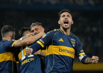 Uruguayo Cavani vuelve al gol y Boca gana el Grupo A