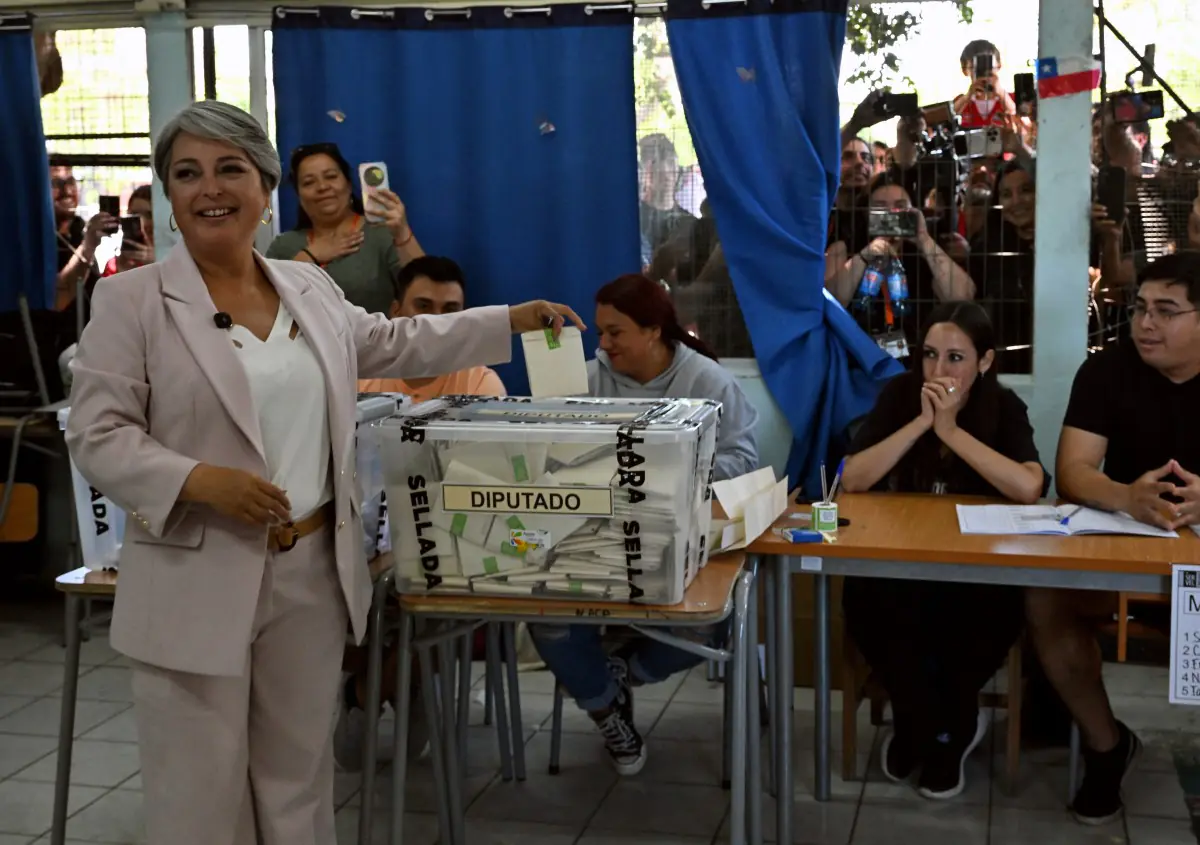 Jara sufragó en Conchalí, al norte de la capital chilena/AFP