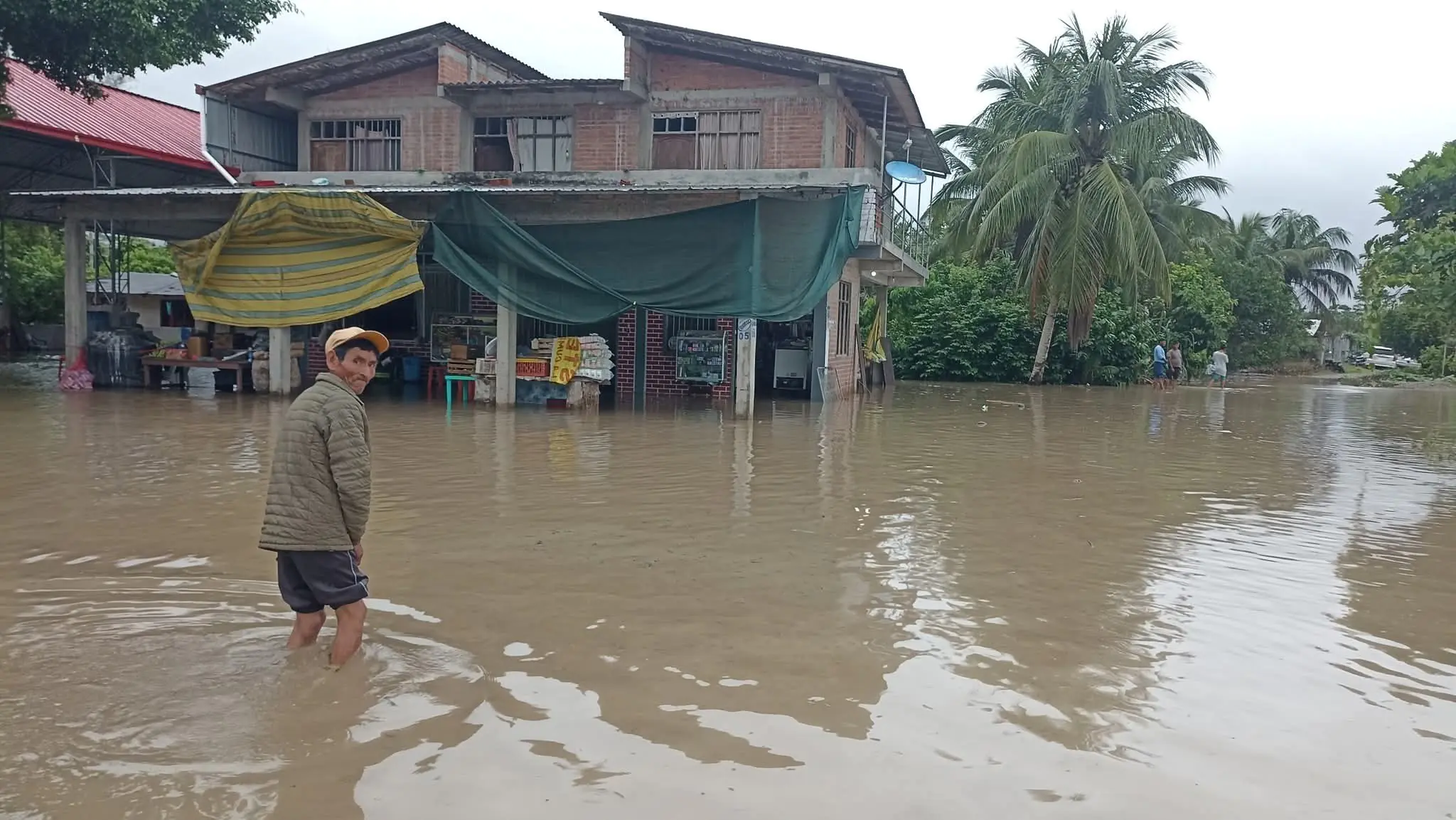 Río 24 también se desborda y afecta viviendas en Villa Tunari