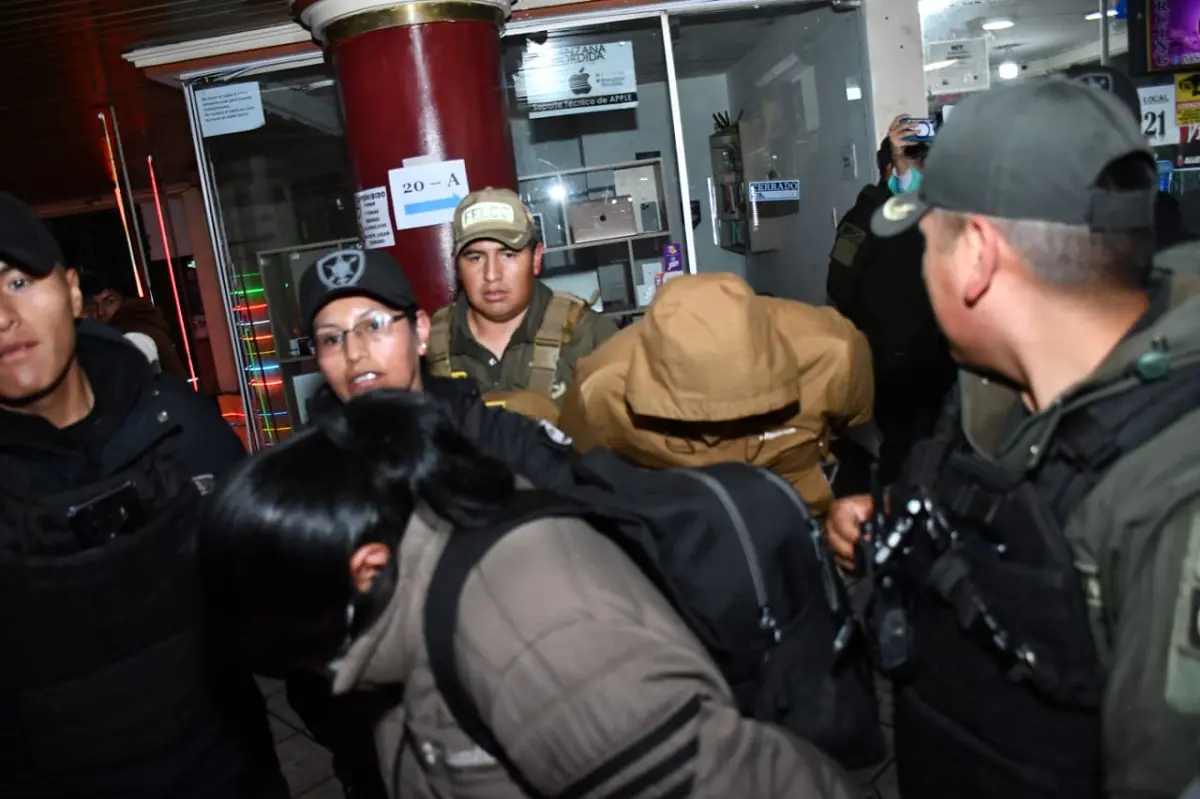 Las dos personas que fueron aprehendidas/APG