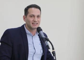 Roberto Justiniano asume gerencia del Sedem con foco en productividad