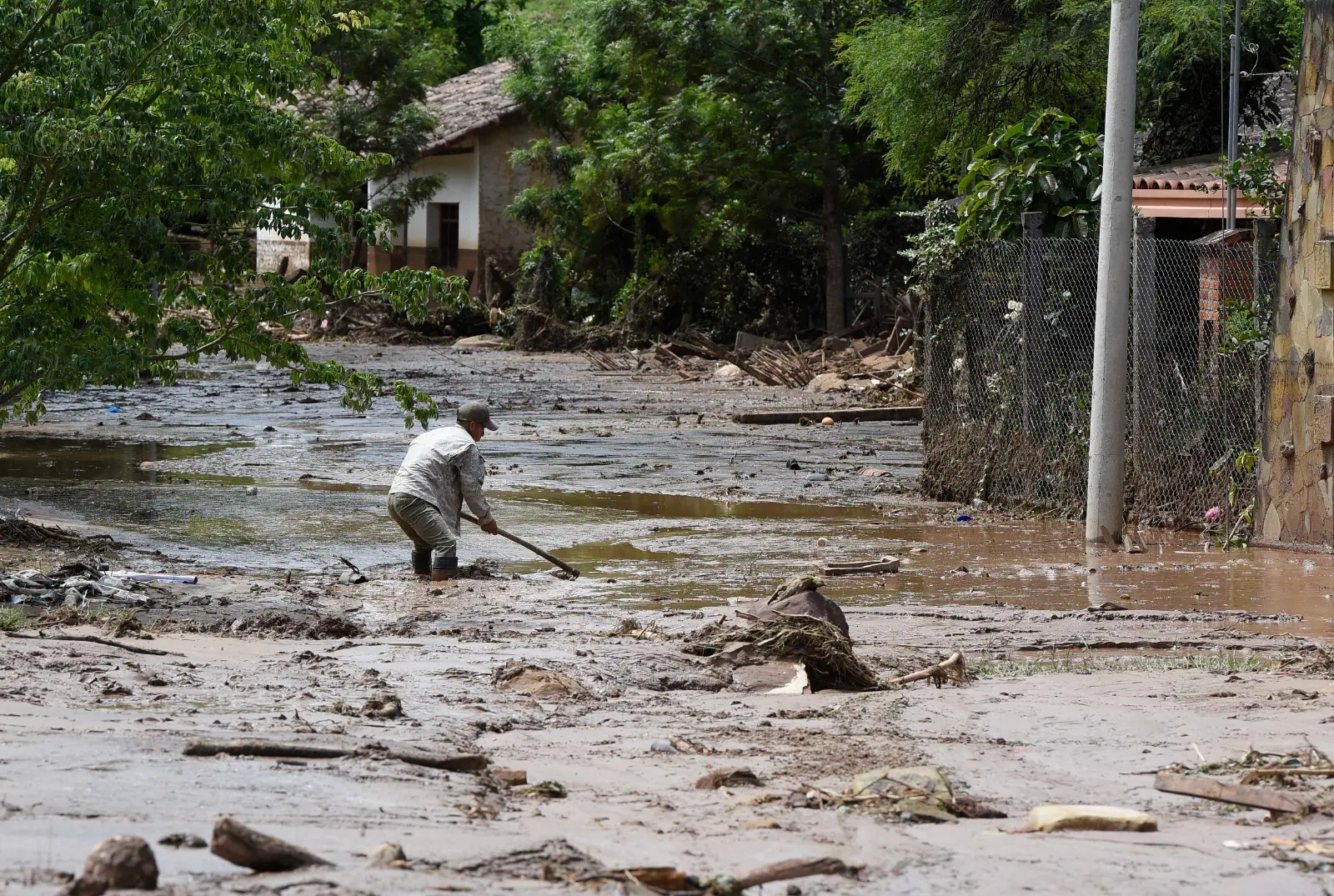 Lluvias y crecidas de ríos afectan a tres departamentos
