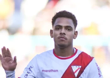 Always Ready recuperó a Moisés Paniagua para enfrentar a Bolívar