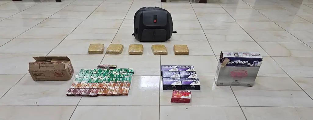 Los paquetes de droga y las cajas de munición/Fisc. de Beni