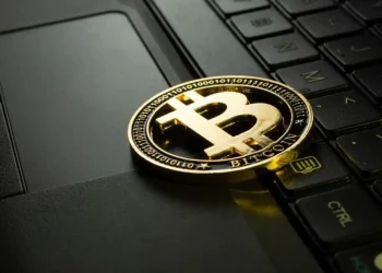 Bitcoin se desploma por debajo de $us 85.000