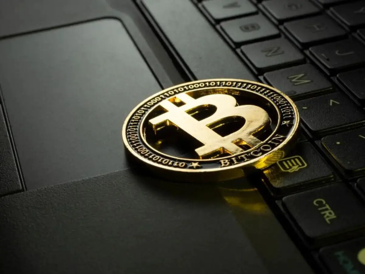 Bitcoin se desploma por debajo de $us 85.000