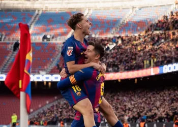 El Barça vuelve a casa con goleada y liderato provisional