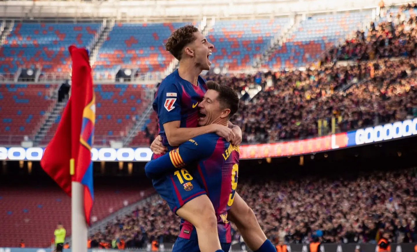 El Barça vuelve a casa con goleada y liderato provisional