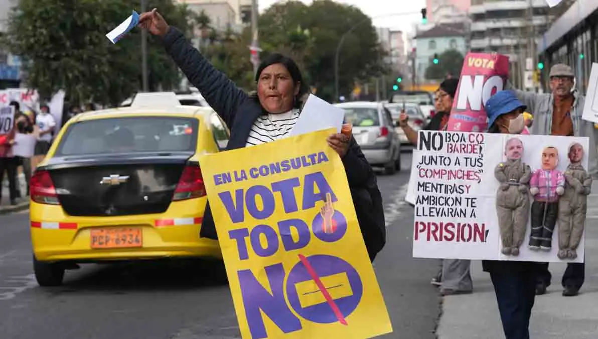 La derrota referendaria de Noboa por cuatro tantos en contra