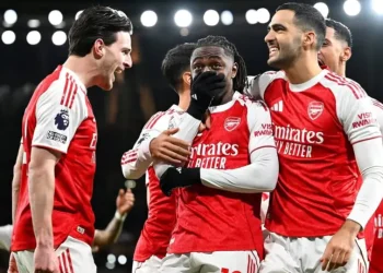 Arsenal destroza al Tottenham en el derby con un Eze estelar