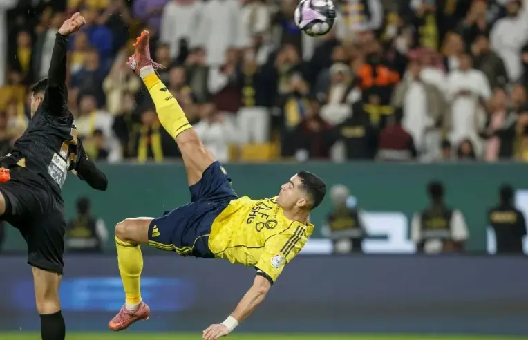 Cristiano Ronaldo anota un espectacular gol de chilena