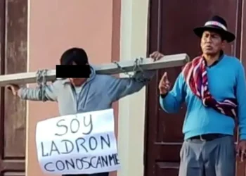 El aprehendido fue llevado a la plaza principal de Cotagaita/Captura Unitel