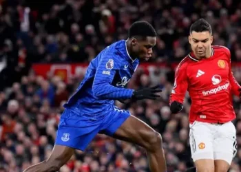United desaprovecha superioridad numérica y pierde 1-0 contra Everton