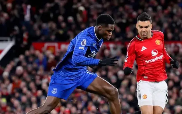 United desaprovecha superioridad numérica y pierde 1-0 contra Everton