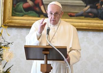 Primera aparición del papa tras ausentarse debido a una ciática