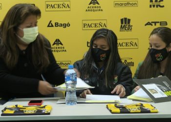 The Strongest firma contrato con tres de sus jugadoras para el equipo femenino 2021