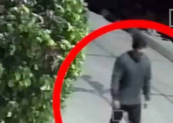 Uno de los aprehendidos en imágenes de cámaras de seguridad/Captura RedUNO