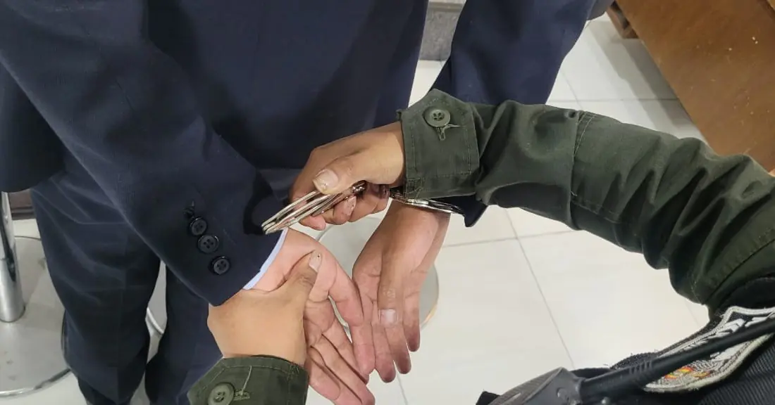 Tres policías a la cárcel por retener y extorsionar a dos mineros