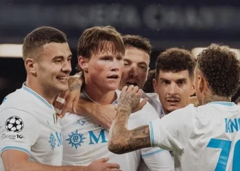 McTominay lidera a un Napoli que dedica su triunfo a Maradona