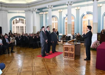Ministro Aramayo posesiona a tres viceministros de la Cancillería